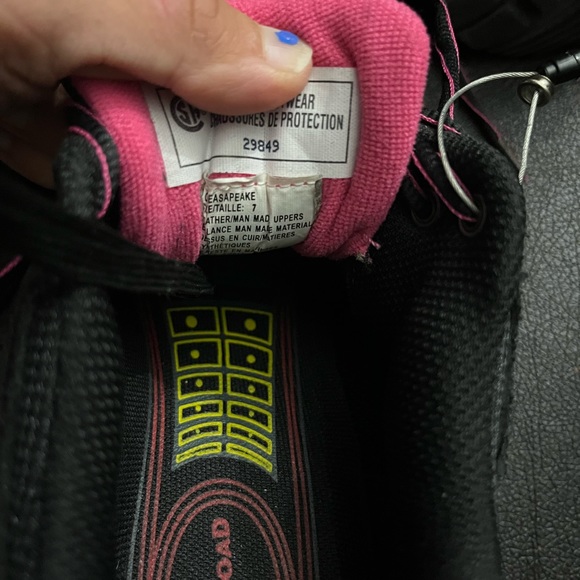 Woman’s size 7 steel toe work shoes - Picture 7 of 8